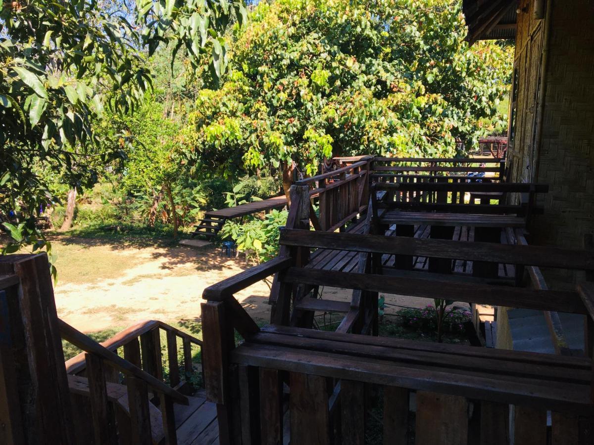 Golden Hut -Chill Bungalows In Town黄金泰式传统独栋小屋 Pai Exterior foto